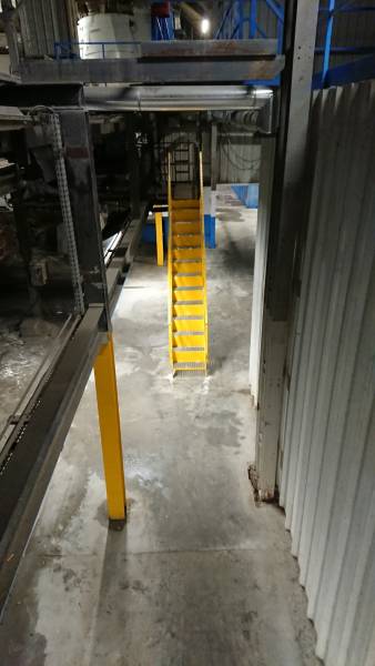 Conception d'un escalier industriel intérieur sur-mesure pour un entrepôt à Saint Priest près de Lyon