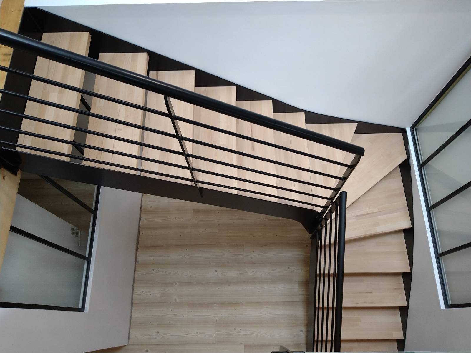 Création et installation d'escaliers en acier dans la région Rhône-Alpes