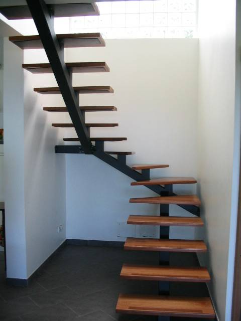 Escalier en bois fait sur mesure à Lyon