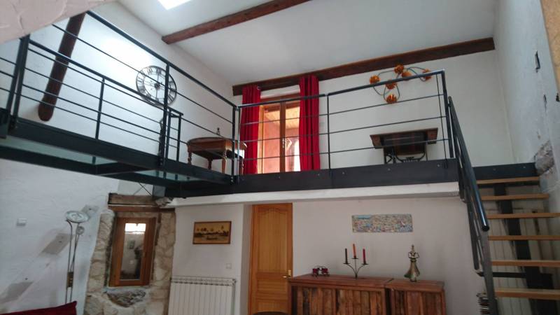 Création de garde corps intérieur noir en acier avec sol vitré dans une maison à Vienne (38)