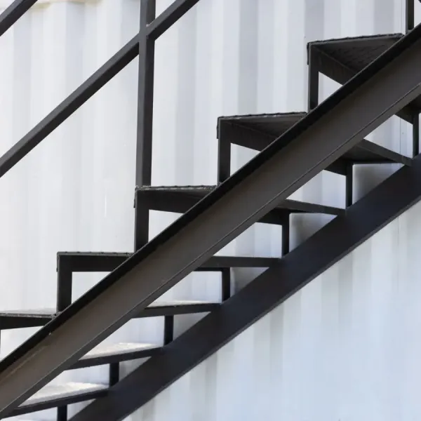 Trouver un fabricant d'escaliers en acier robustes et design sur-mesure pour intérieurs modernes à Grigny sur Rhône