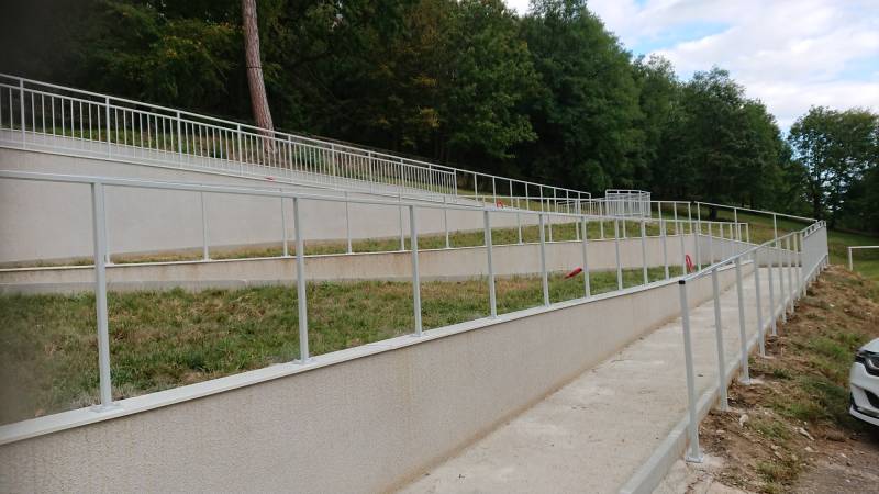 Installation d'une rampe d'accès personnes avec handicap 