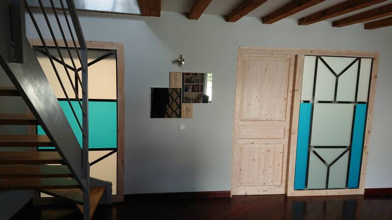 Conception de garde-corps avec verrière à motif laser dans une maison à Grigny près de Lyon