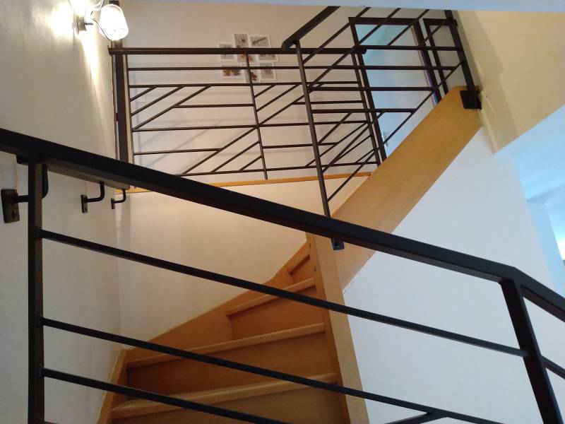 Pose de rampe métal sur les escaliers 1er et 2eme étage d'une maison à Tassin-la-Demi-Lune