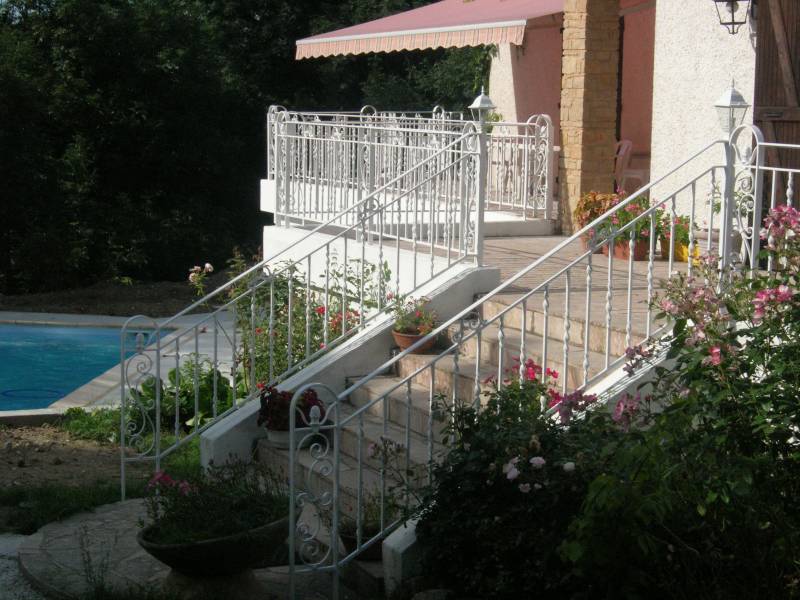 garde corps blanc metal villa à Saint Priest 
