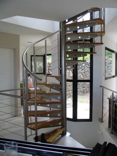 Escalier design marches en bois et inox à Grigny