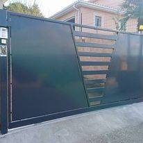 Portail coulissant ajouré en aluminium pour une maison d'un particulier à Francheville 69