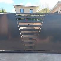 Portail coulissant ajouré en aluminium pour une maison d'un particulier à Francheville 69