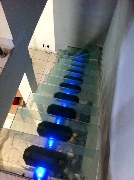 Led bleu sous escalier en verre et inox Lyon